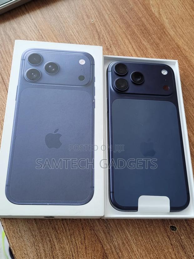 New Apple iPhone 17 Pro Max 256 GB Blue - thumbnail 3