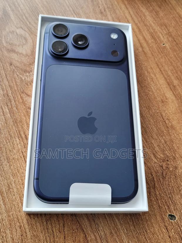 New Apple iPhone 17 Pro Max 256 GB Blue - thumbnail 4