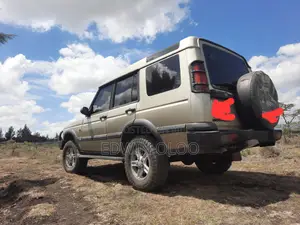 Land Rover Discovery 2004 Gold