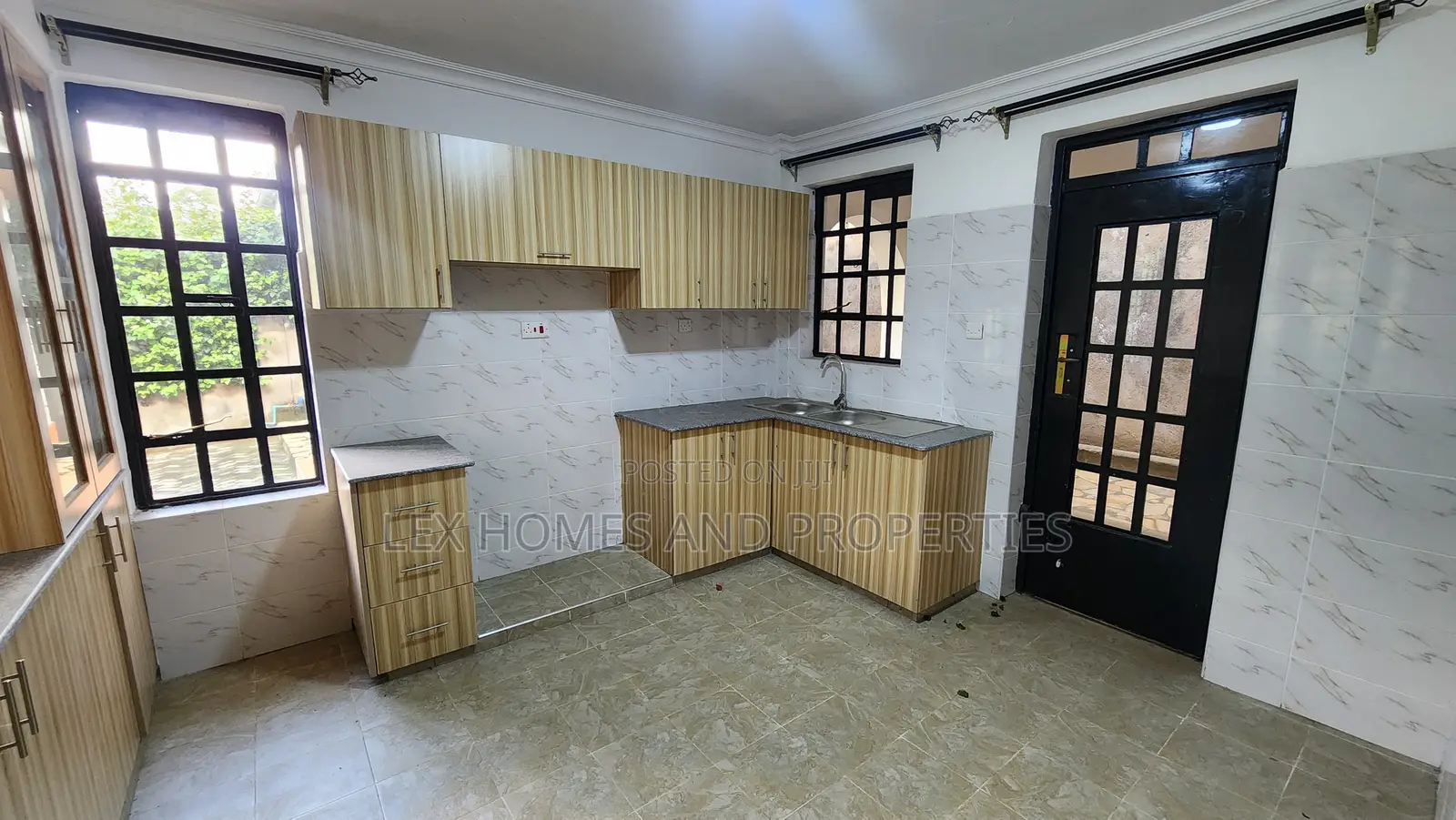 3bdrm Mansion in Rimpa for sale