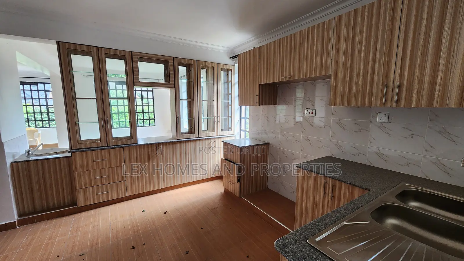3bdrm Mansion in Rimpa for sale