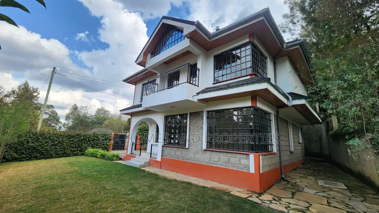 3bdrm Mansion in Rimpa for sale