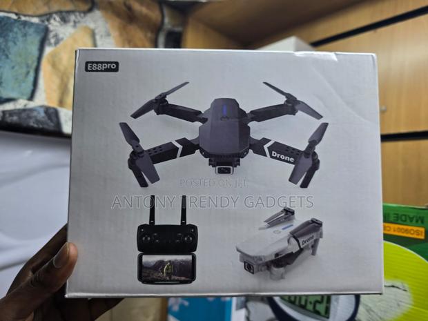 E88 Pro Foldable Quadcopter Wifi Fpv Drone - thumbnail 2