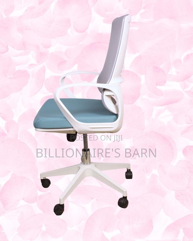 White Mid-Back Mesh Chair | Boardroom-Ready Style Without the Drama - thumbnail 3