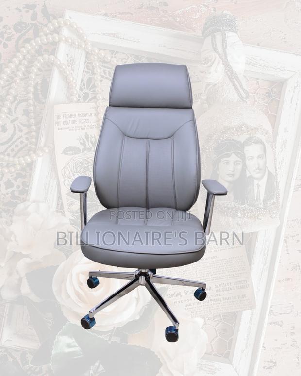 Grey Office Chair | Easy Adjustability for Different Desk Heights