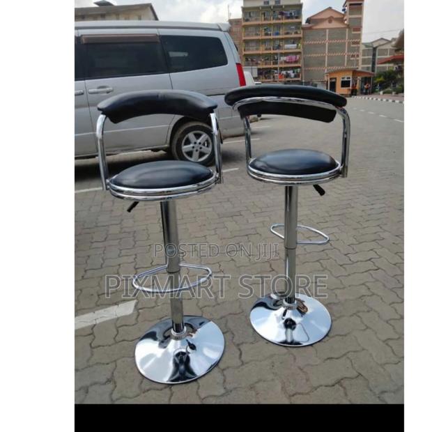 Comfortable Adjustable Swivel Bar Stool With Footrest