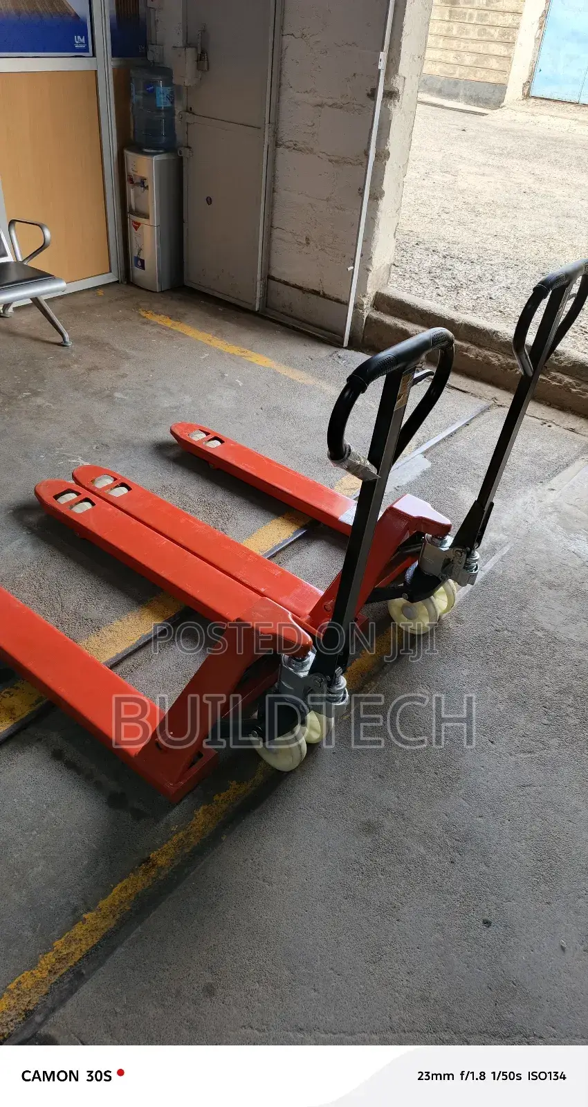 Industrial Pallet Truck 3000 KGS Capacity
