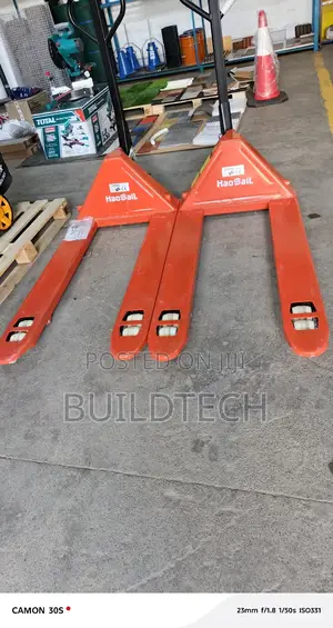 Strong Pallet Truck- 3000 KGS