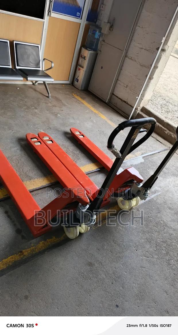 Strong Pallet Truck- 3000 KGS - thumbnail 3