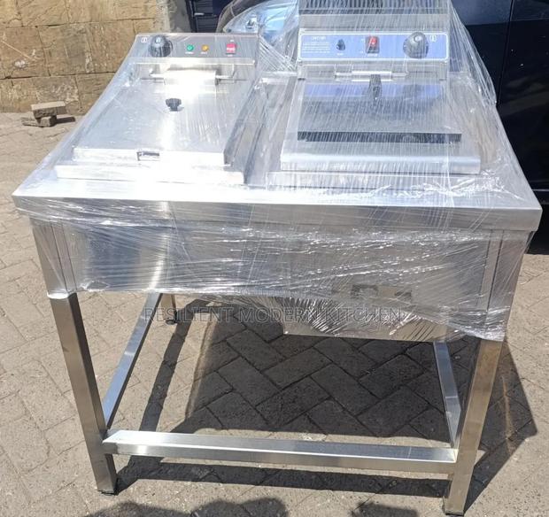 Caterina Fryer With Stainless Steel Stand