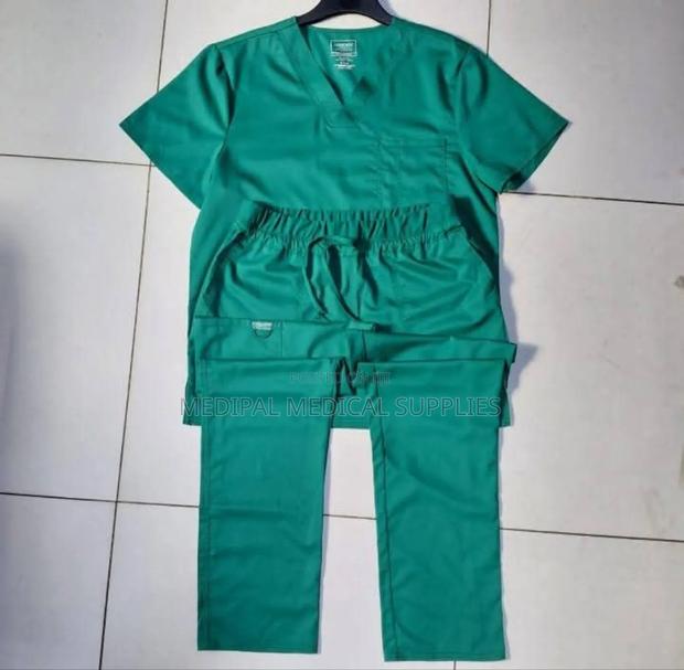 Doctor/Nurses Scrubs - thumbnail 3