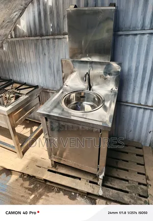 Extra Comfort Pedal Pump Stainless Hands Washing Station