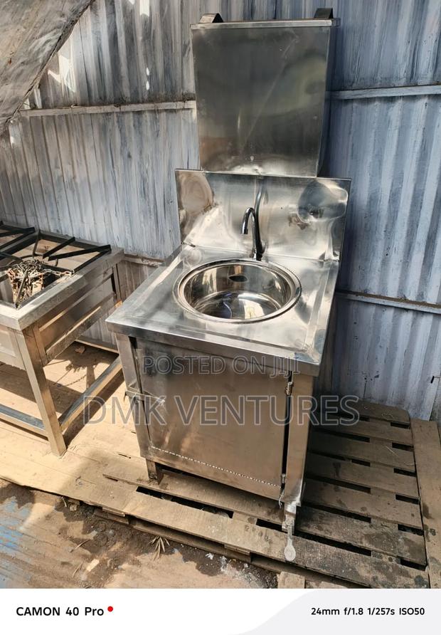 Extra Comfort Pedal Pump Stainless Hands Washing Station