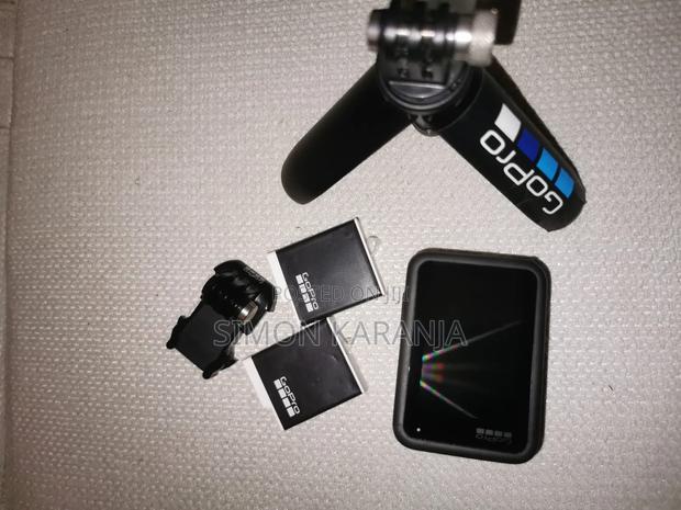 Go Pro Hero 11 Black + Stand + Led Light - thumbnail 6