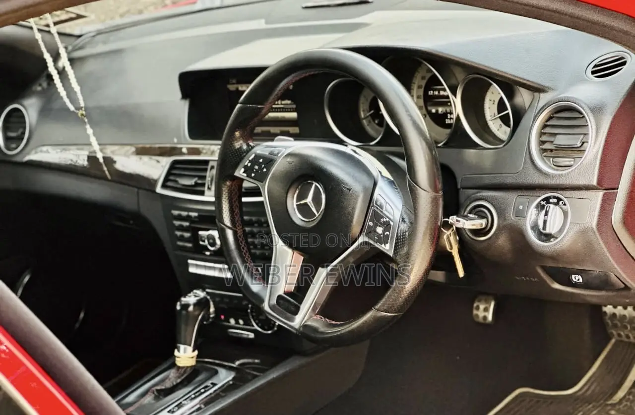 Mercedes-Benz C200 2013 Red