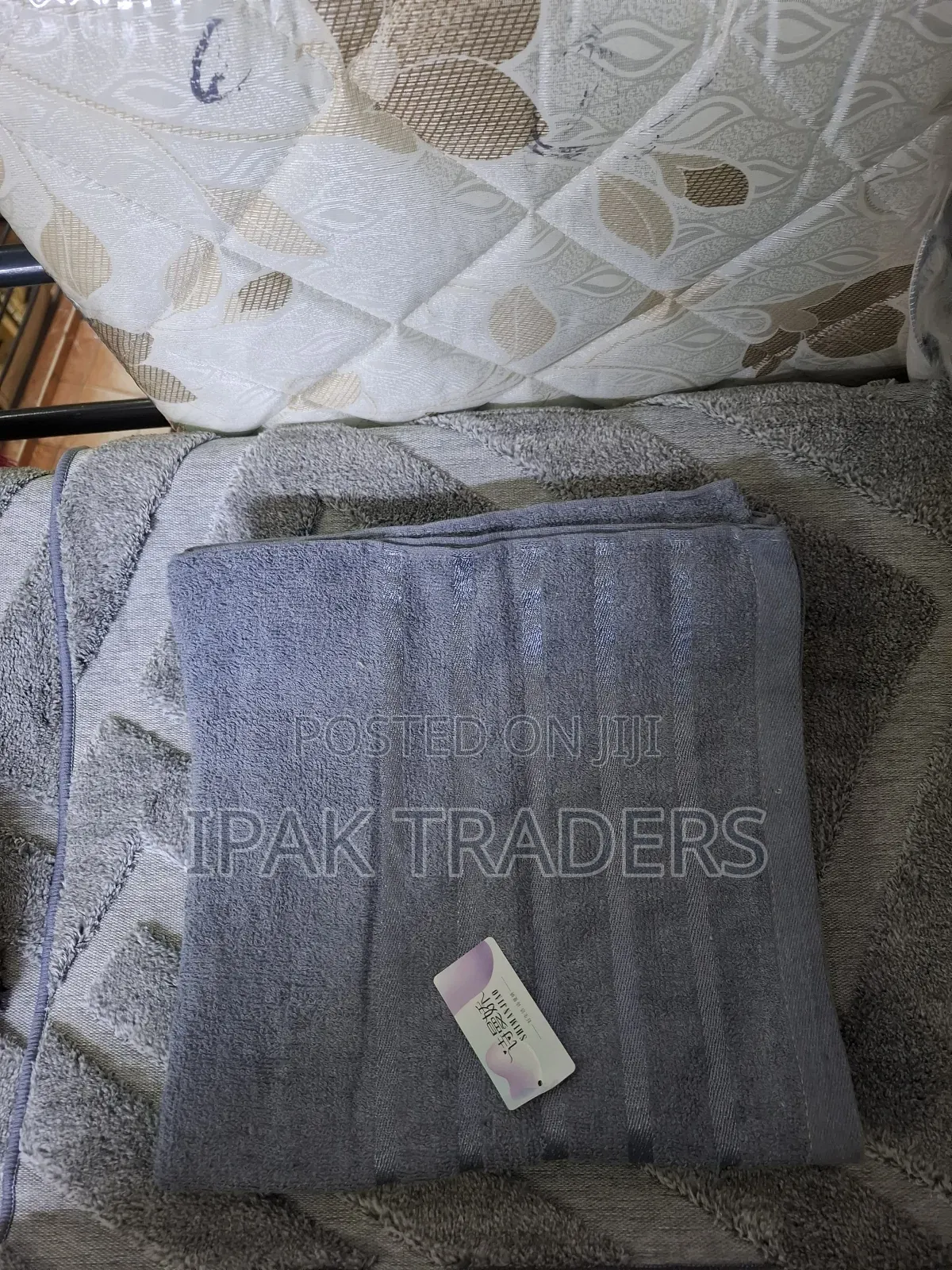 School Towel:70x140
Different Colors