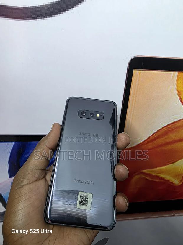 Samsung Galaxy S10e 128 GB Gray - main view