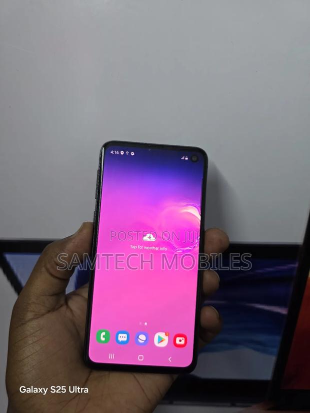 Samsung Galaxy S10e 128 GB Gray - thumbnail 4