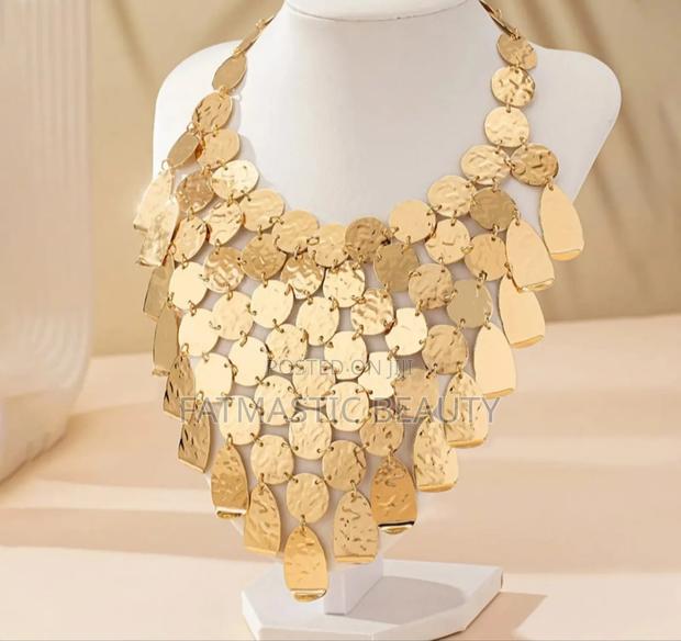 Ladies Pretty Necklace - main view