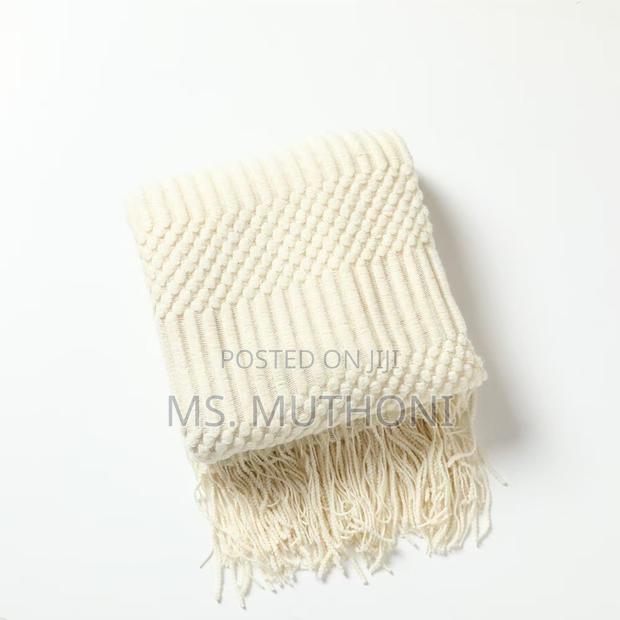 Textured Soft Knitted Throw Blanket With Tassels. - thumbnail 7