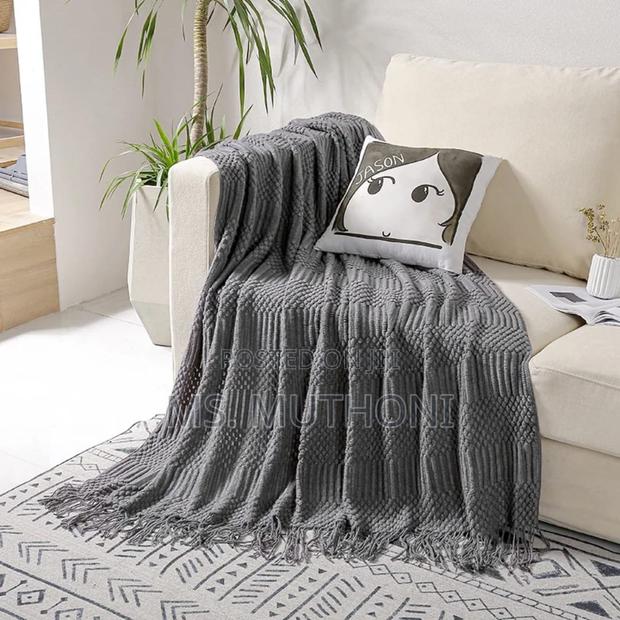 Textured Soft Knitted Throw Blanket With Tassels. - thumbnail 11