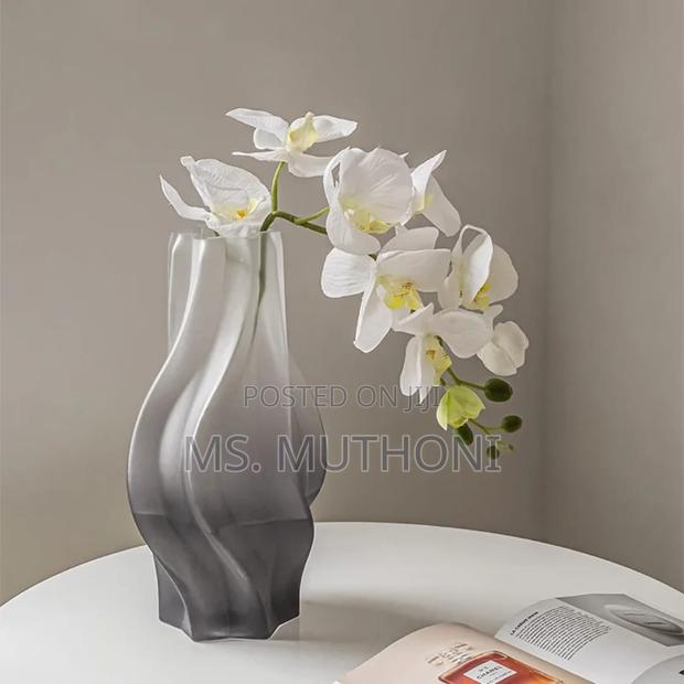 Nordic Glass Flower Vase - thumbnail 3