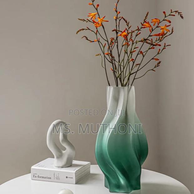 Nordic Glass Flower Vase - thumbnail 4