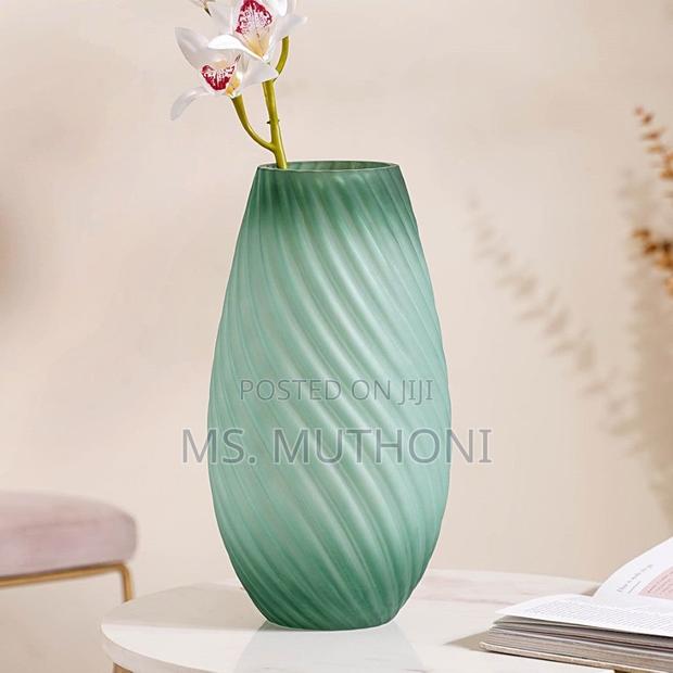 Sand Ripple Matte Ombre Glass Vase in Green With a Spiral Texture.