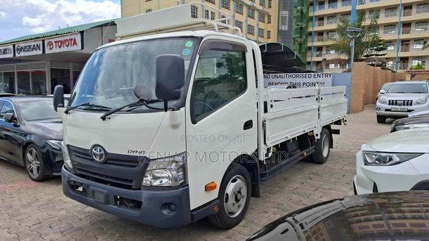 2018 Toyota Dyna - thumbnail 3