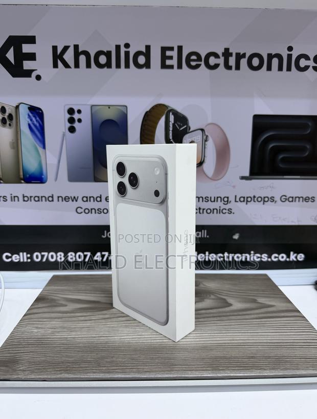 New Apple iPhone 17 Pro Max 256 GB Silver - thumbnail 3