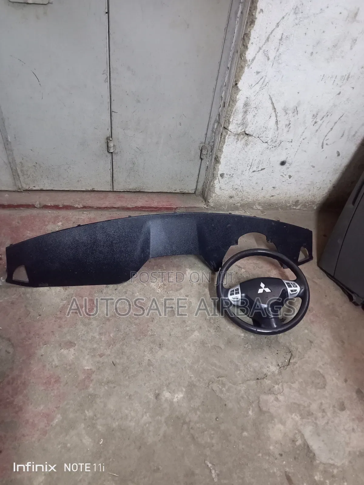 Mitsubishi RVR Dashboards and Steering Airbags