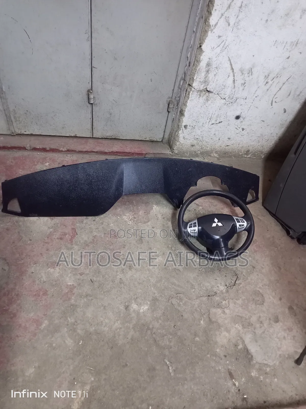 Mitsubishi RVR Dashboards and Steering Airbags