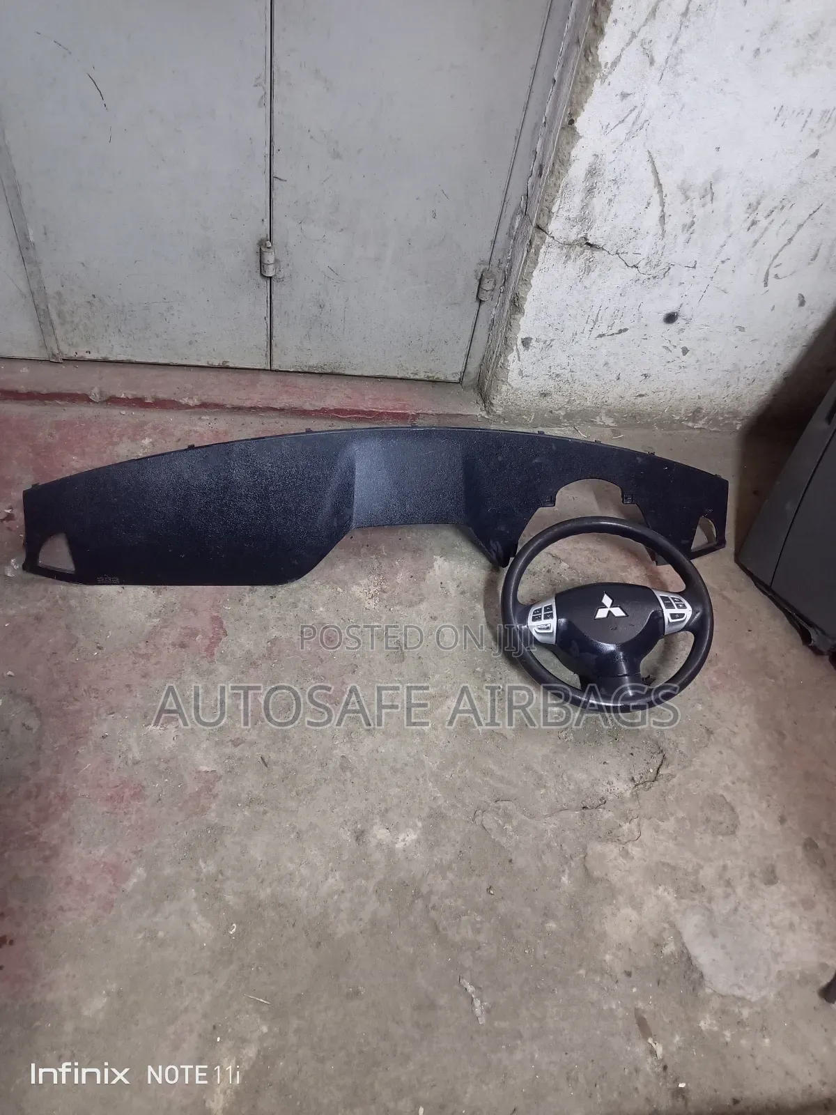 Mitsubishi RVR Dashboards and Steering Airbags