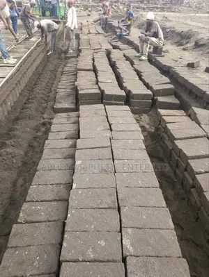 Machine Cut Stones/ Thika Stones