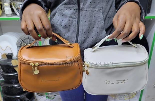 Portable Makeup Bag Large Size - thumbnail 4