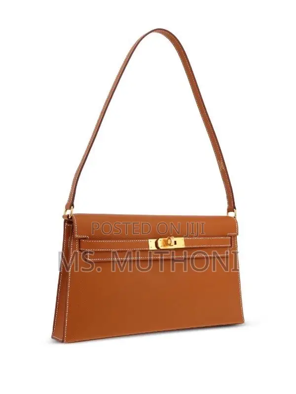 Hermès Kelly Danse Bag in Brown / Black Leather.