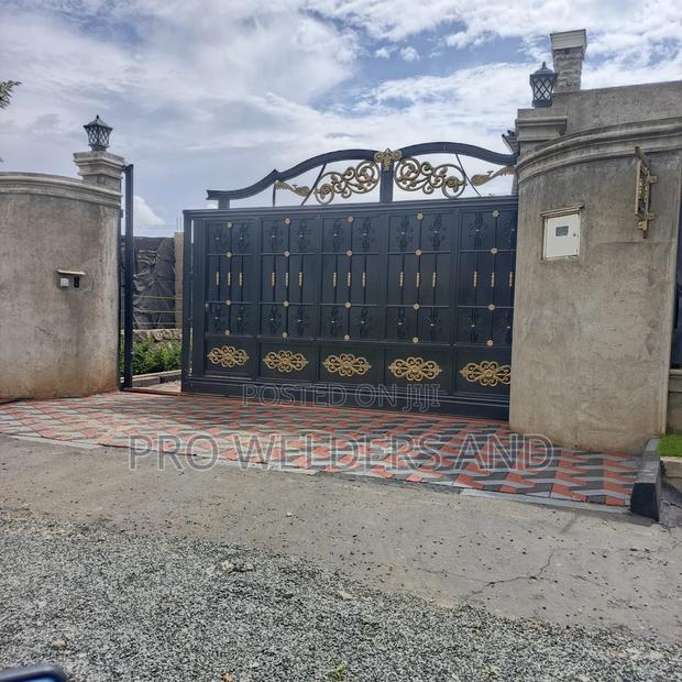 Modern Steel Swing Gates – Custom Designs Available - thumbnail 2