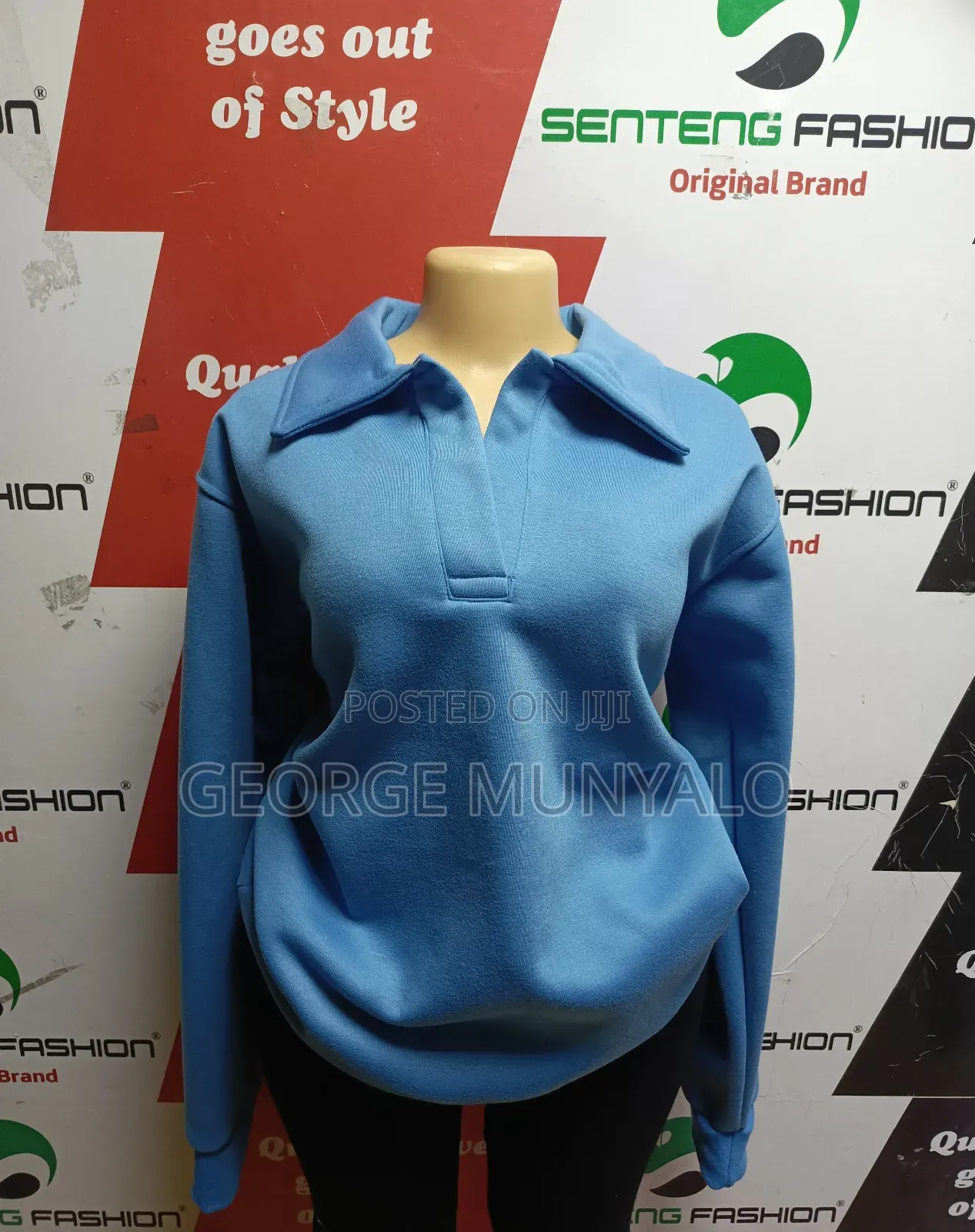 Sweatshirt With Collar