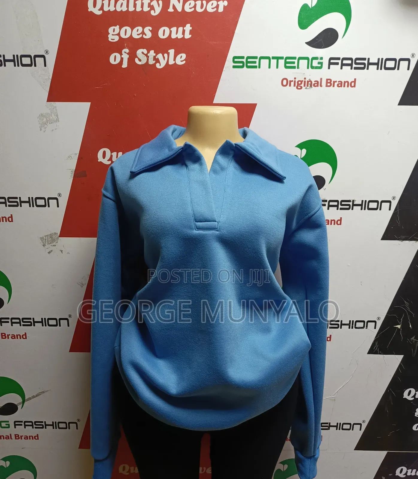 Sweatshirt With Collar