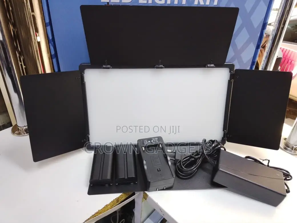 Varicolor Pro Led 800 Studio Light With Batteries