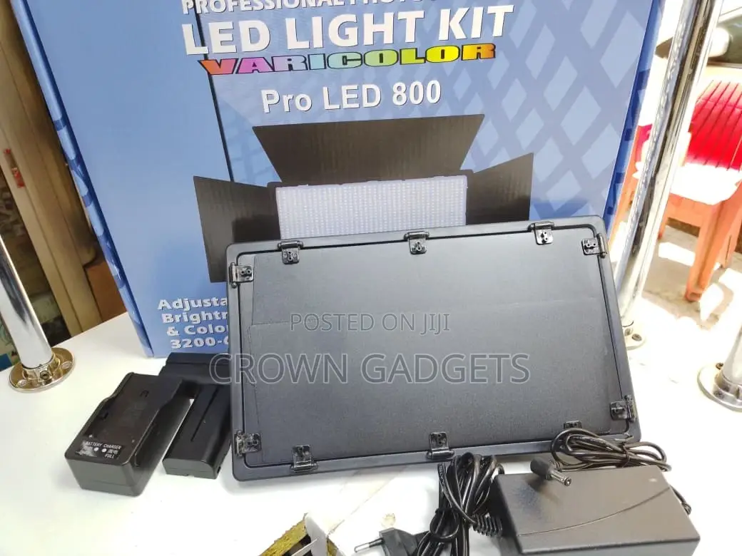 Varicolor Pro Led 800 Studio Light With Batteries