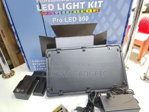 Varicolor Pro Led 800 Studio Light With Batteries