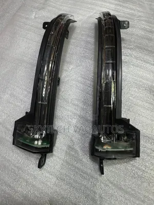 Volkswagen Touareg 7p Side Mirror Blinker/Indicator