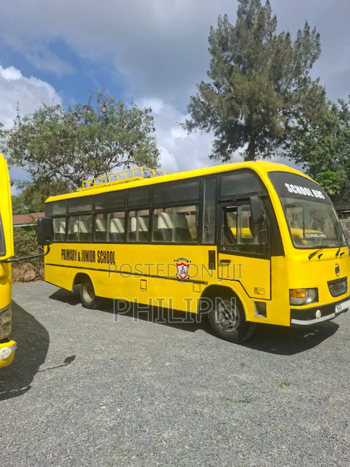 Isuzu Executive Bus 2007 Yellow