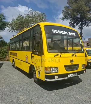 Isuzu Executive Bus 2007 Yellow