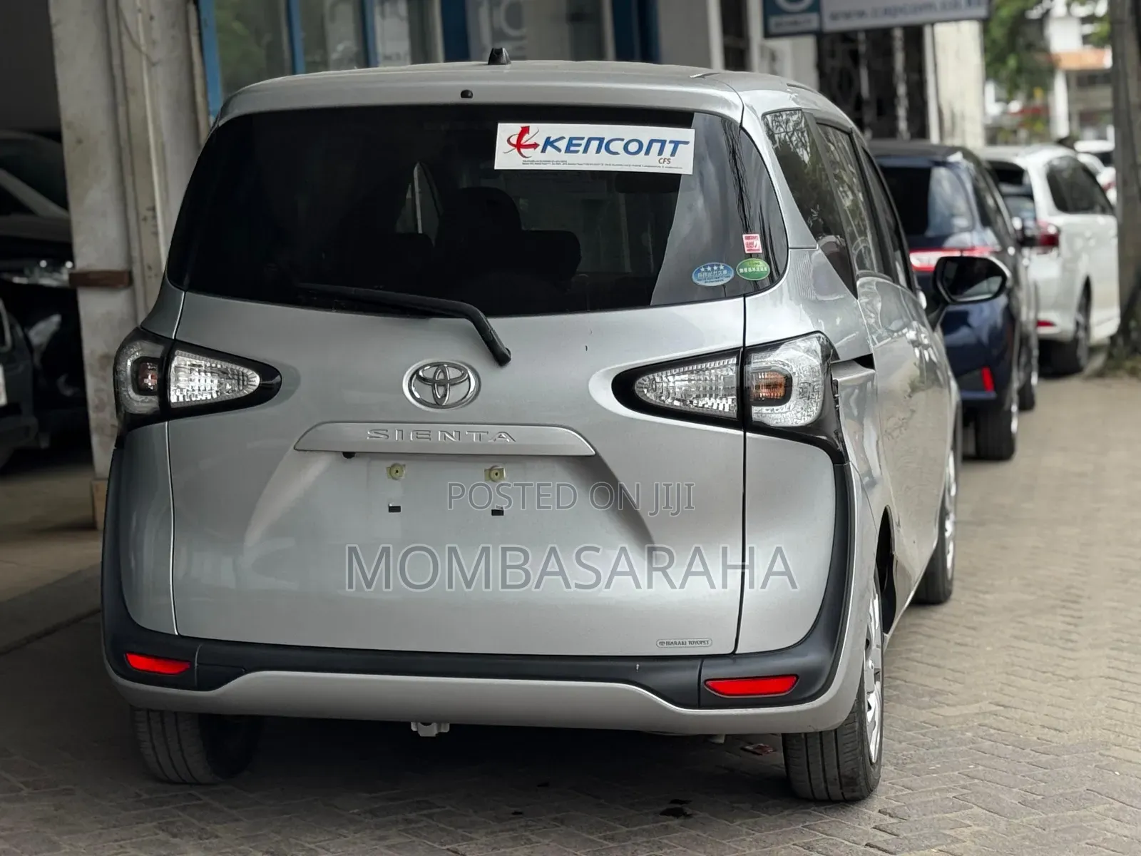 Toyota Sienta 2021 Silver