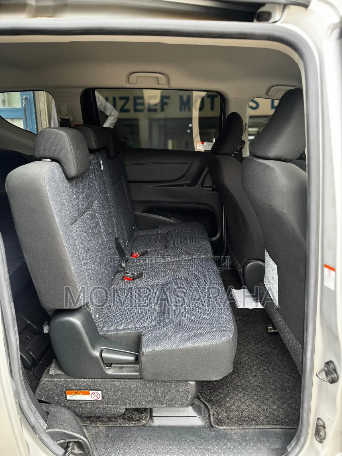 Toyota Sienta 2021 Silver