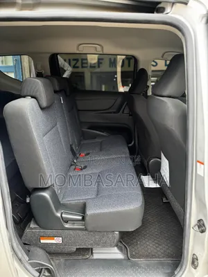 Toyota Sienta 2021 Silver