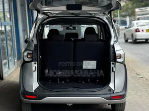 Toyota Sienta 2021 Silver