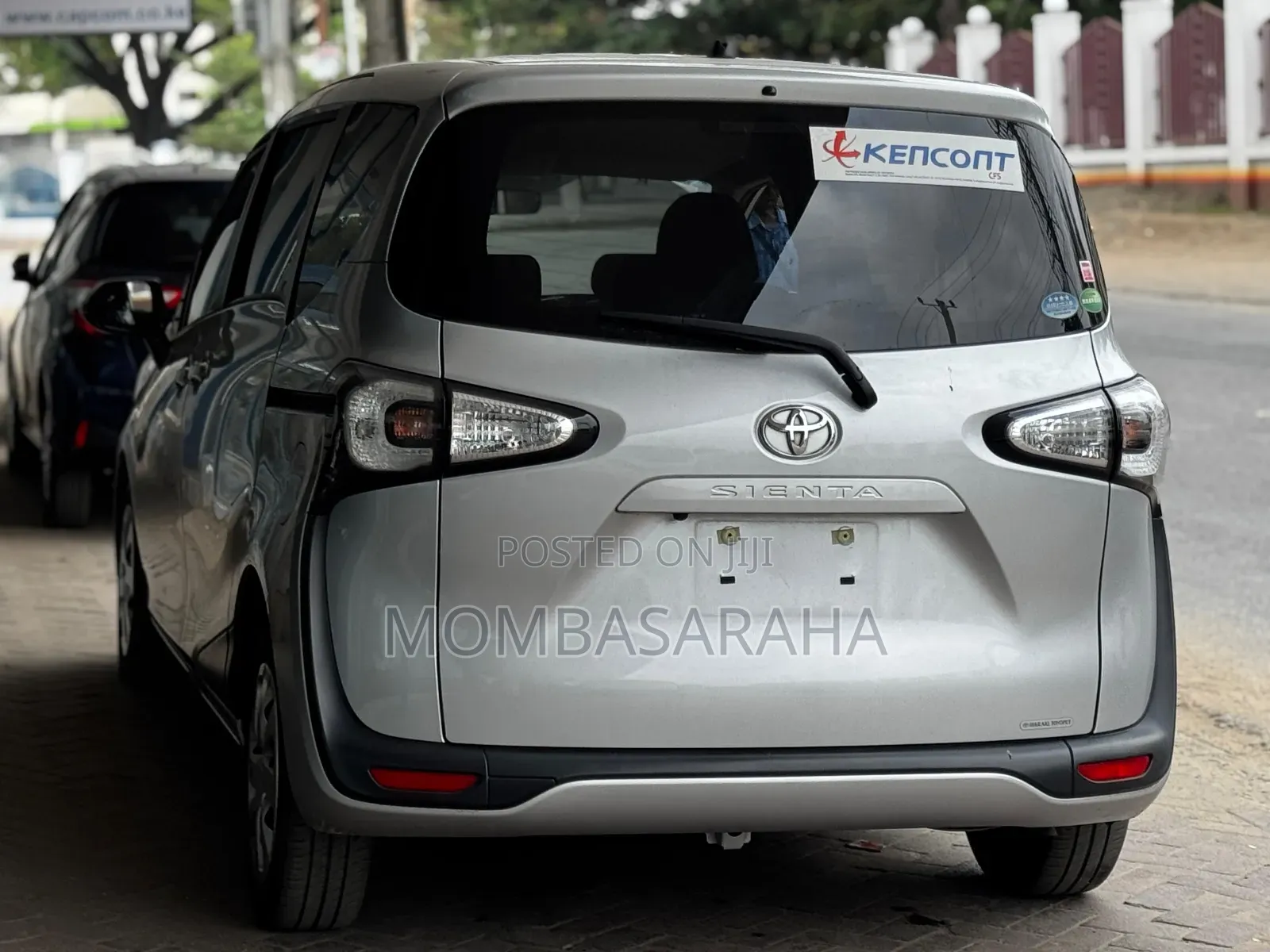 Toyota Sienta 2021 Silver